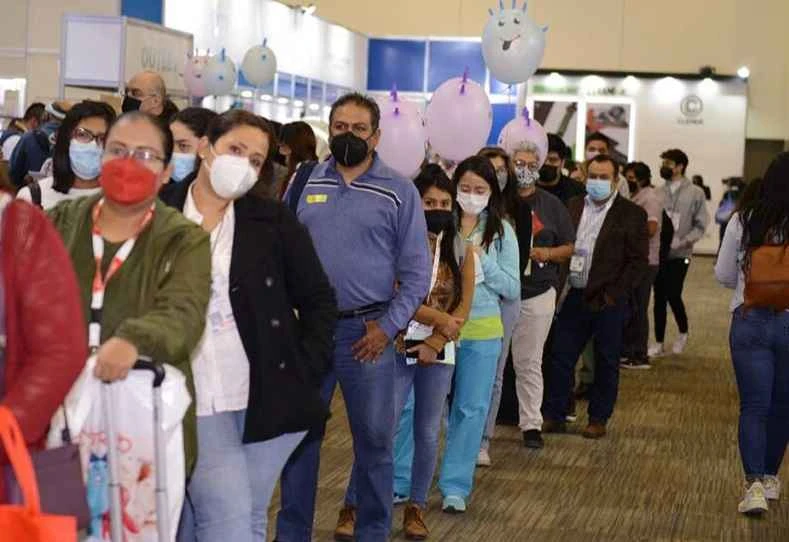 What exhibits will be featured at Amic Dental Mexico 2026?